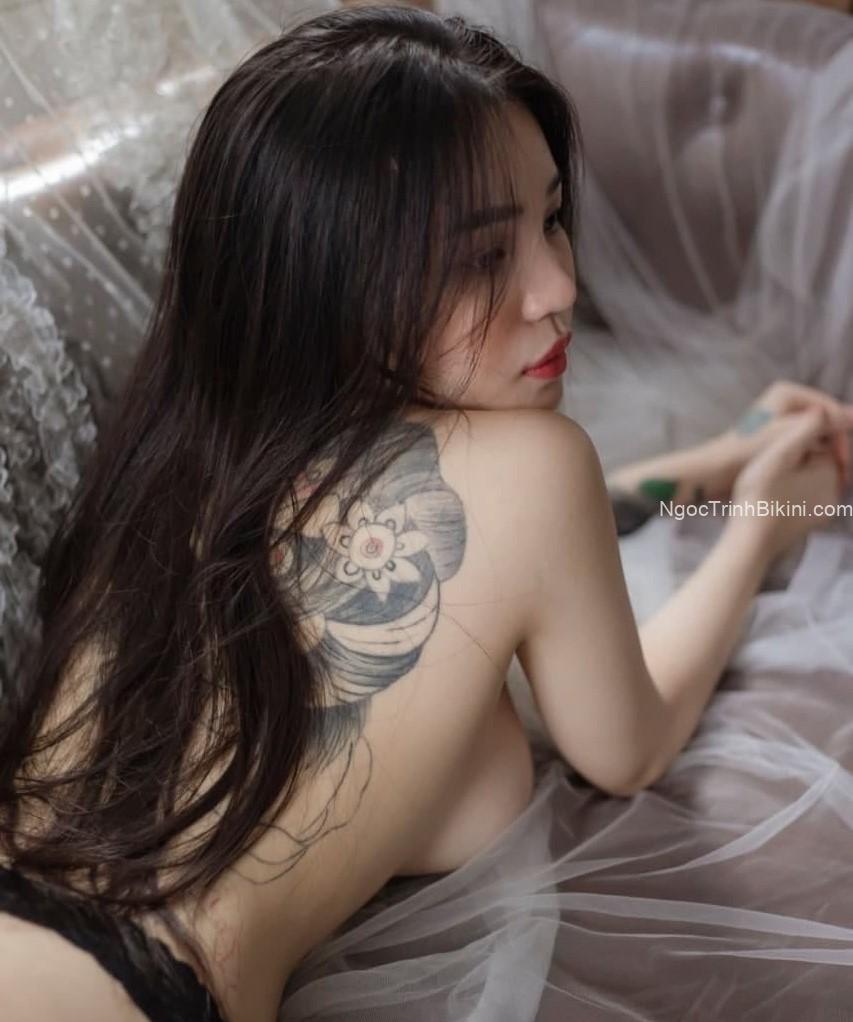 Em gái xăm mình khỏa than khoe vú khủng cực đẹp